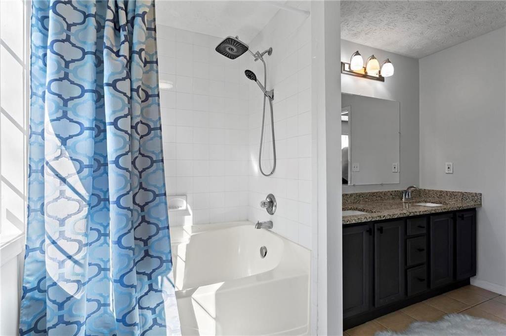 392 4th Street Forest Park, GA 30297 - Photo 15 of 21 a bathroom with a bathtub and a sink