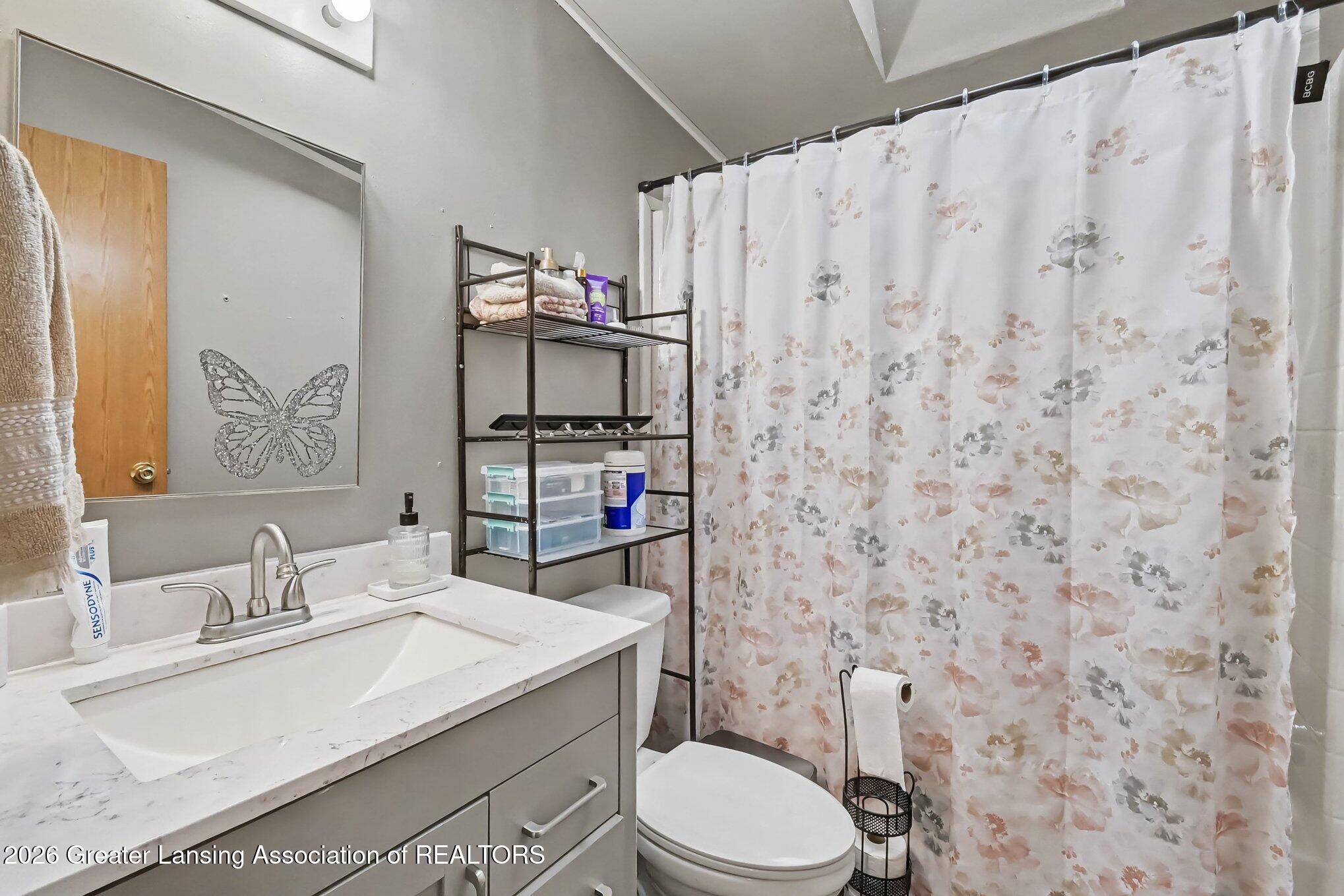 3148 Tyrrell Road Owosso, MI 48867 - Photo 20 of 24 Second bath