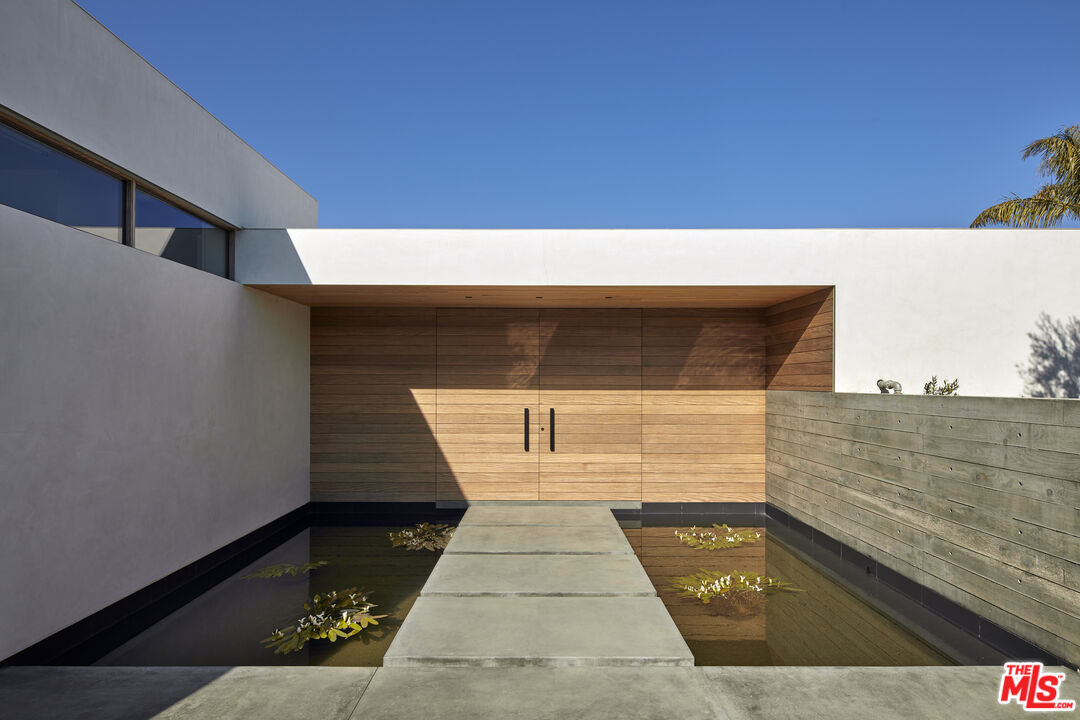 6708 Wildlife Road Malibu, CA 90265 - Photo 2 of 37 a view of outdoor space