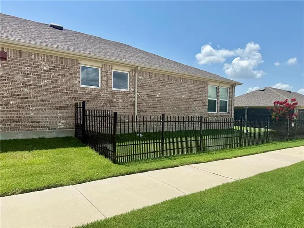 $2,300 | 1267 Bright Stars Drive, Aubrey, TX 76227