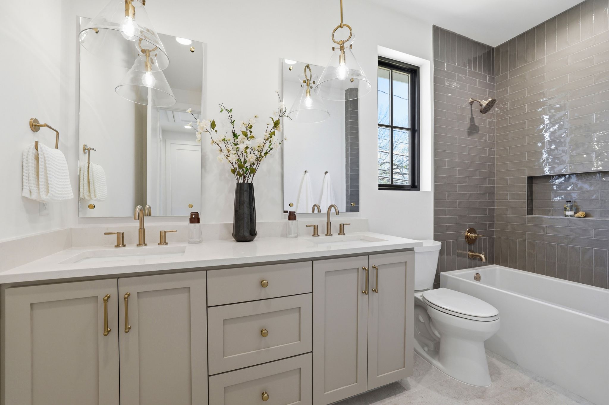 4500 Jinx Avenue Austin, TX 78745 - Photo 30 of 40 Full bathroom with double vanity and bathing tub / shower combination