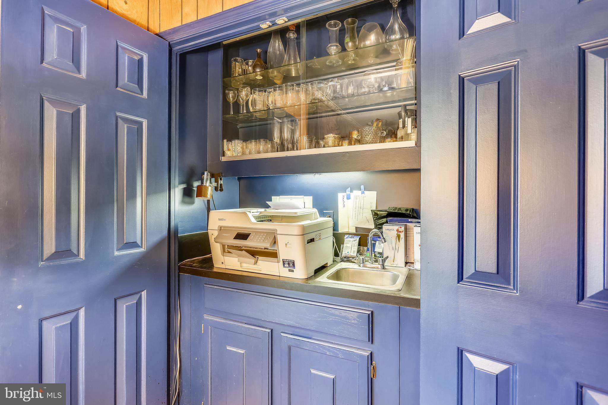 10104 Logan Drive Potomac, MD 20854 - Photo 14 of 59 Wet bar for entertaining or storage in office