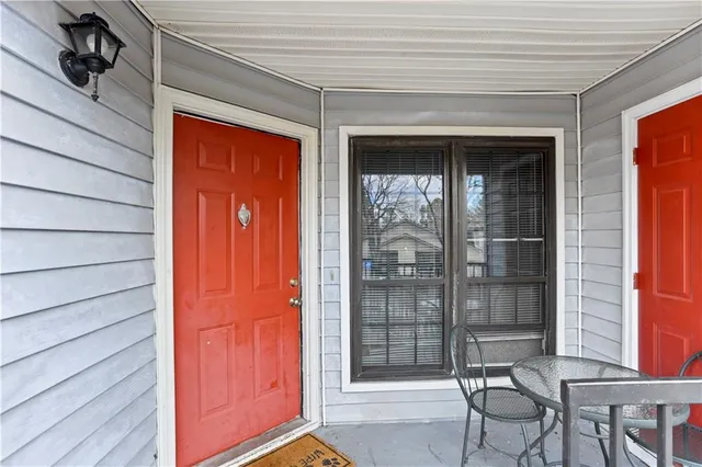 a view of a livingroom with furniture