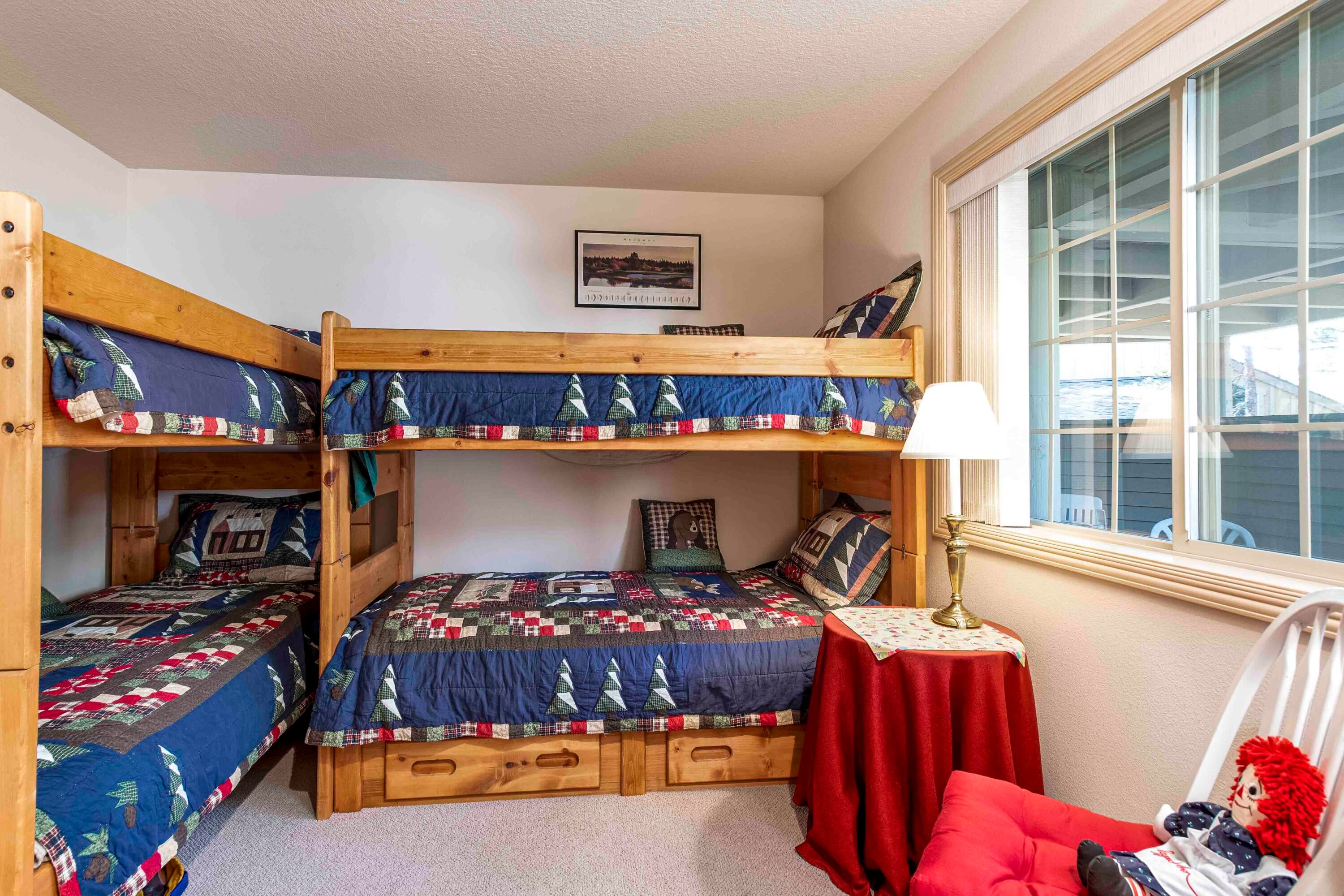 17912 Rhododendron Lane Sunriver, OR 97707 - Photo 26 of 35 Currently furnished with 2 sets of twin bunks for a fun camp-style stay!