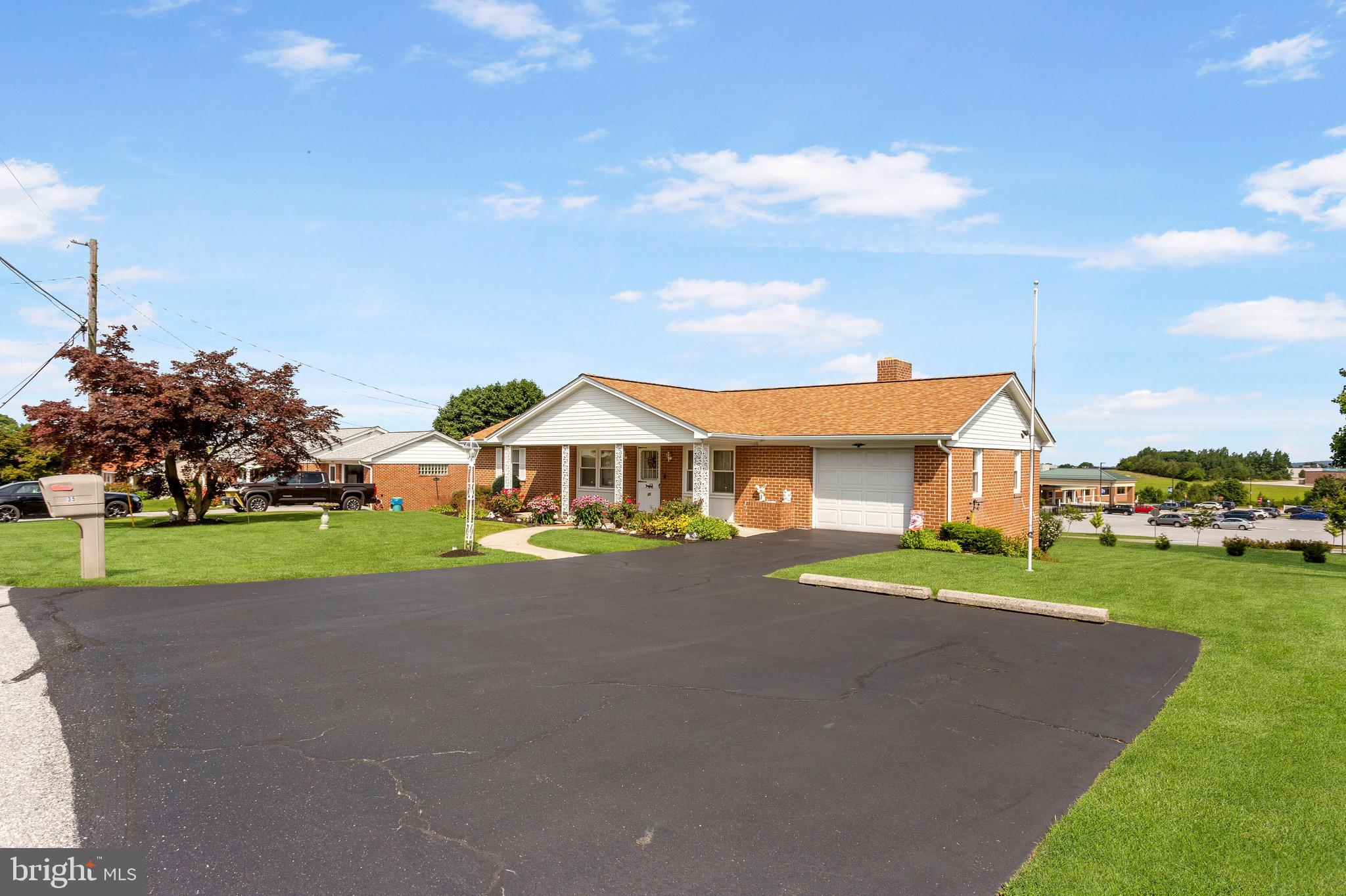 35 Hillside Road Hanover, PA 17331 - Photo 2 of 27 Gallery Image 2