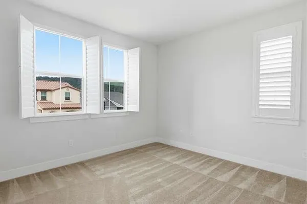 a view of empty room with window
