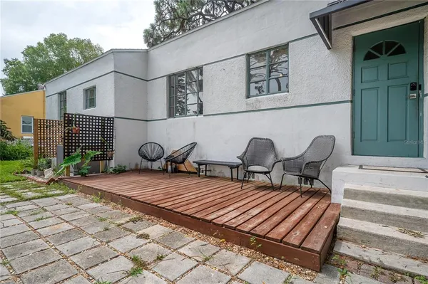 a row of benches sitting on a sidewalk