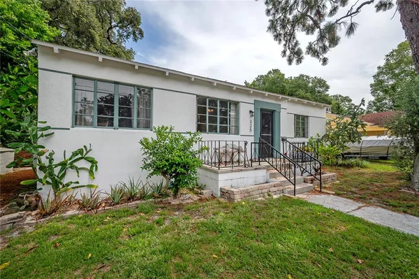 a view of a house with backyard and sitting area