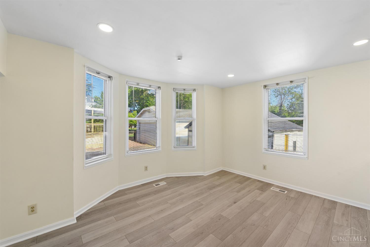 1524 Adams Road Cincinnati, OH 45231 - Photo 15 of 63