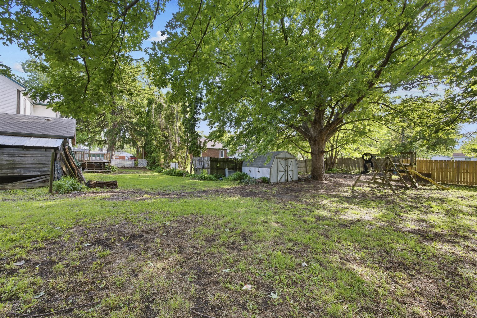 200 West Locust Street Cambridge, IL 61238 - Photo 6 of 32 a view of a backyard with large trees