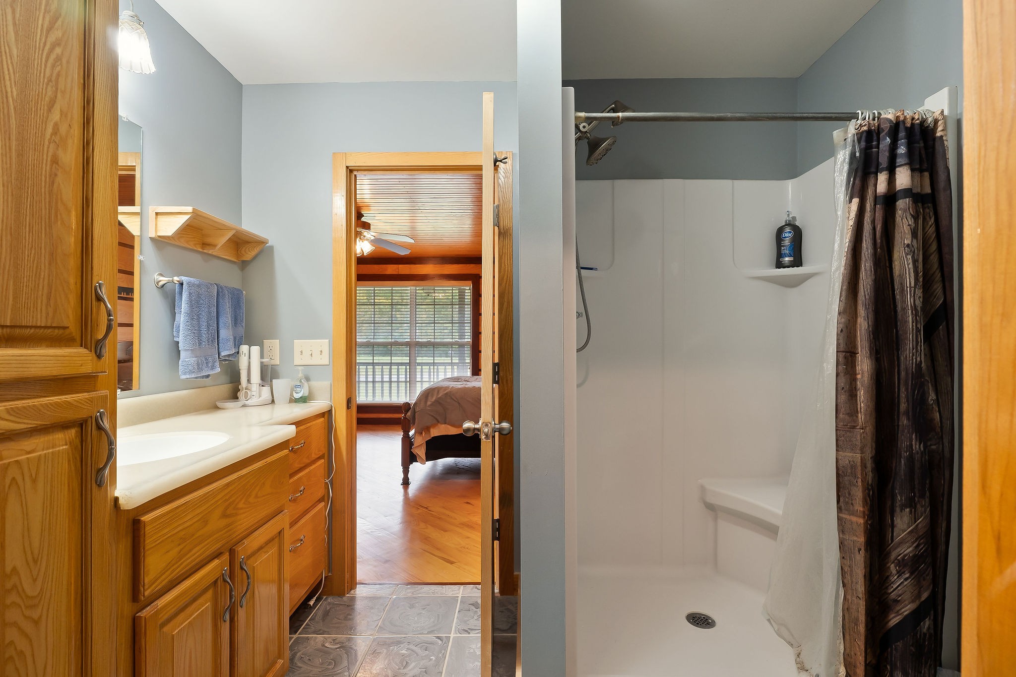 1195 Highland Avenue Baxter, TN 38544 - Photo 19 of 33 a bathroom with a tub sink and mirror
