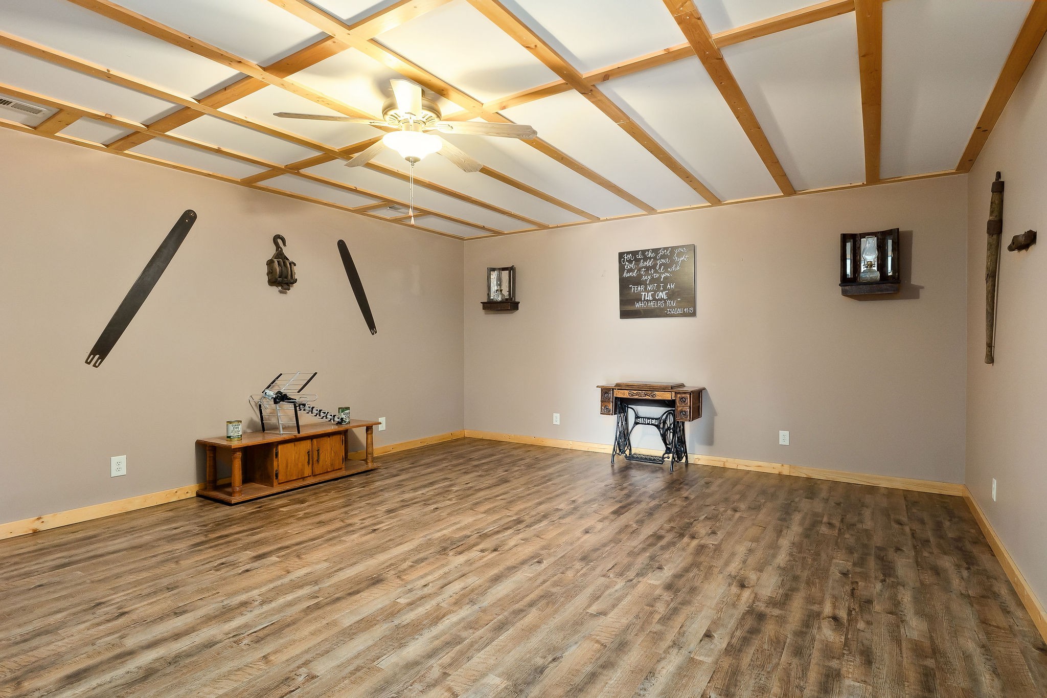 1195 Highland Avenue Baxter, TN 38544 - Photo 21 of 33 a view of a room with wooden floor