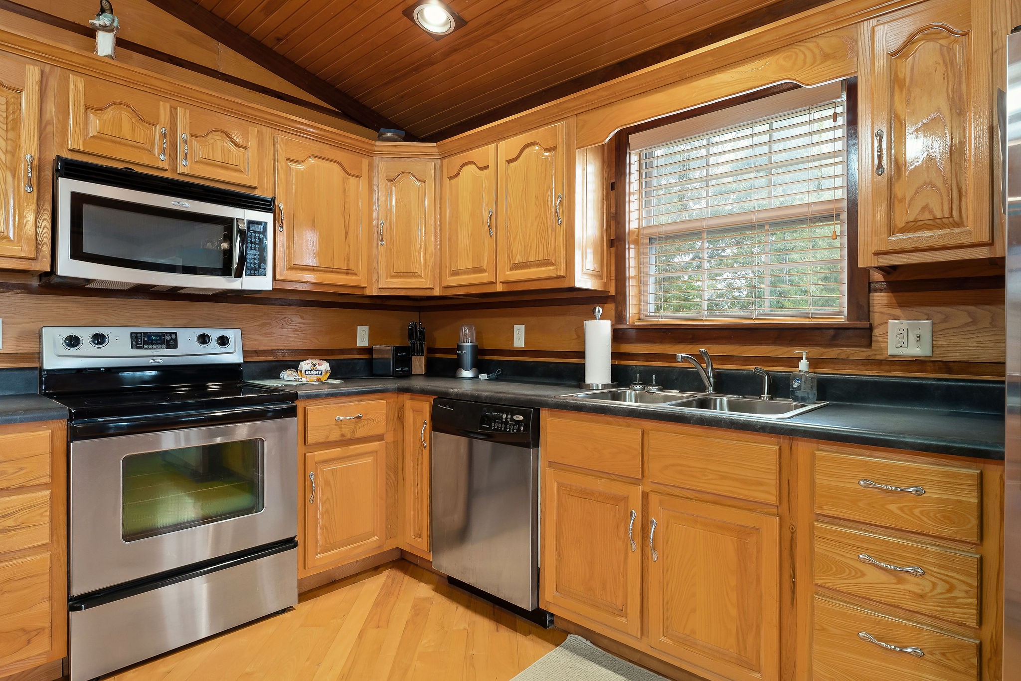1195 Highland Avenue Baxter, TN 38544 - Photo 7 of 33 a kitchen with granite countertop a stove top oven microwave and cabinets