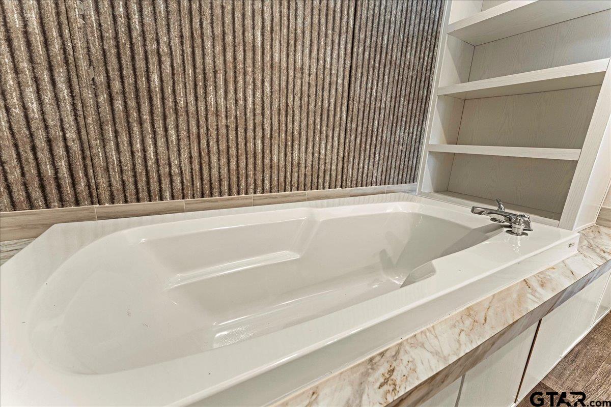 4776 County Road 4509 Athens, TX 75752 - Photo 15 of 25 a bathroom with a bathtub