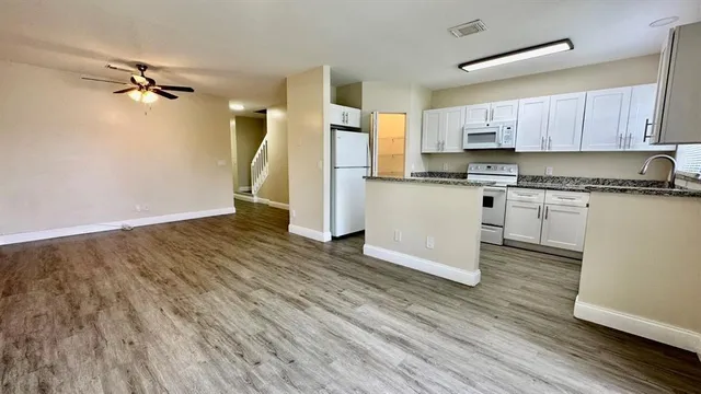 $2,600 | 6910 Northwest 70th Avenue, Unit 6910, Fort Lauderdale, FL 33321