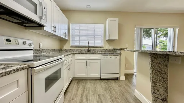 $2,600 | 6910 Northwest 70th Avenue, Unit 6910, Fort Lauderdale, FL 33321