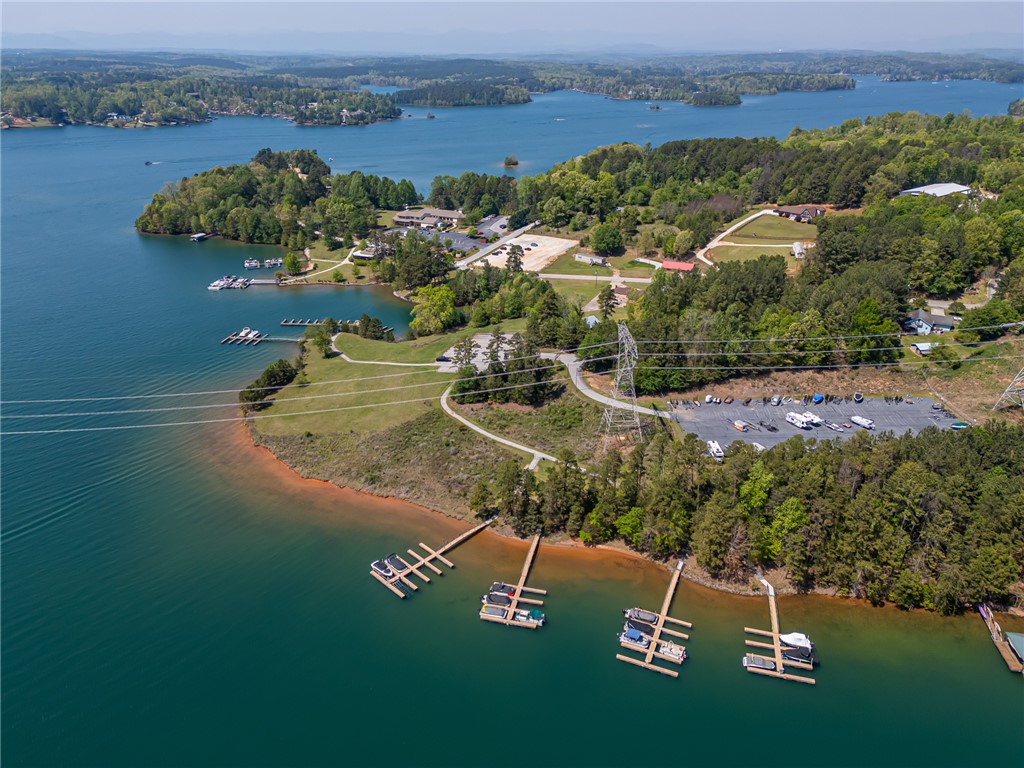 This serene waterfront community offers exceptional boating opportunities and picturesque natural surroundings.