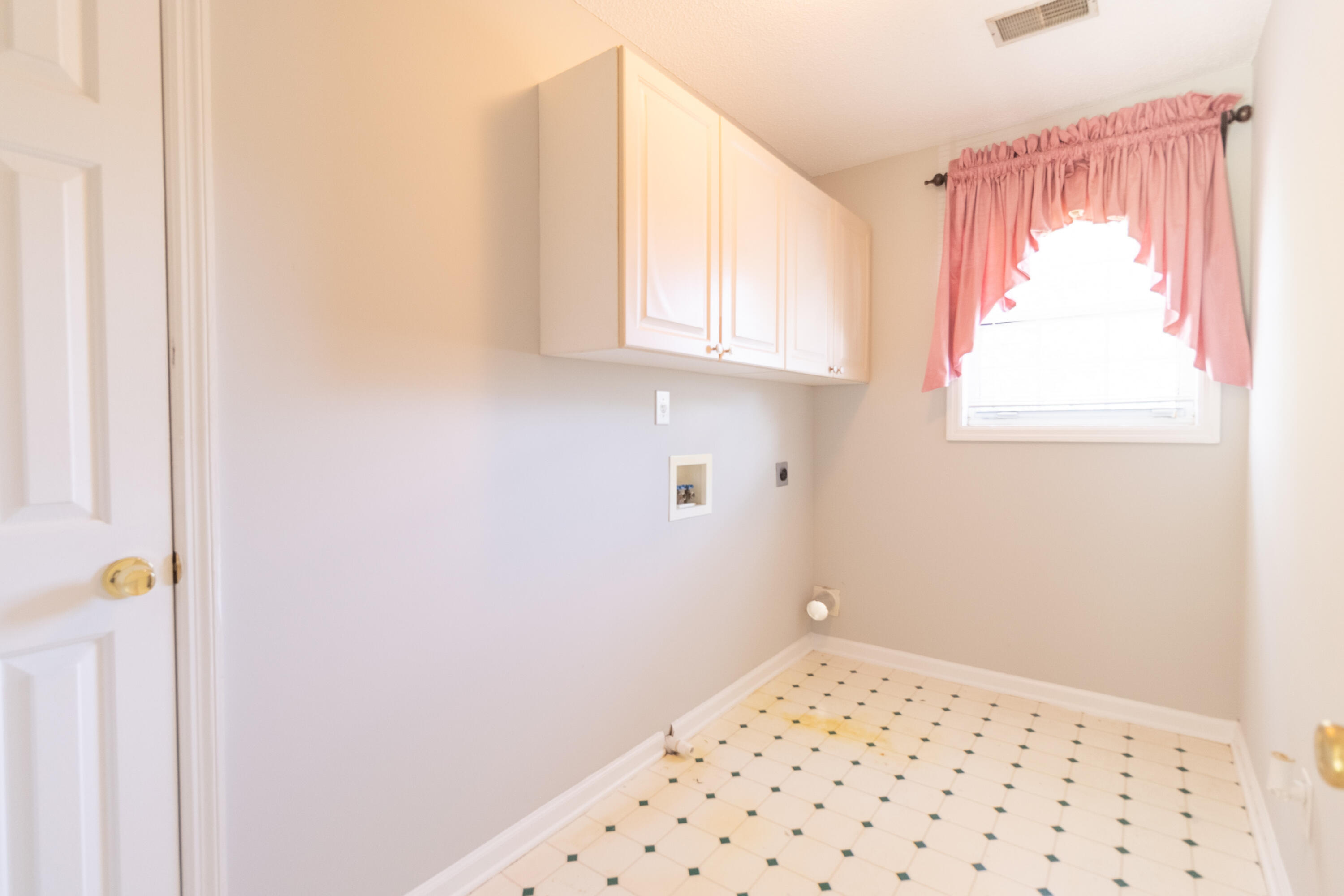 1726 Fox Ridge Court Charleston, SC 29414 - Photo 28 of 41 Upstairs Laundry Room