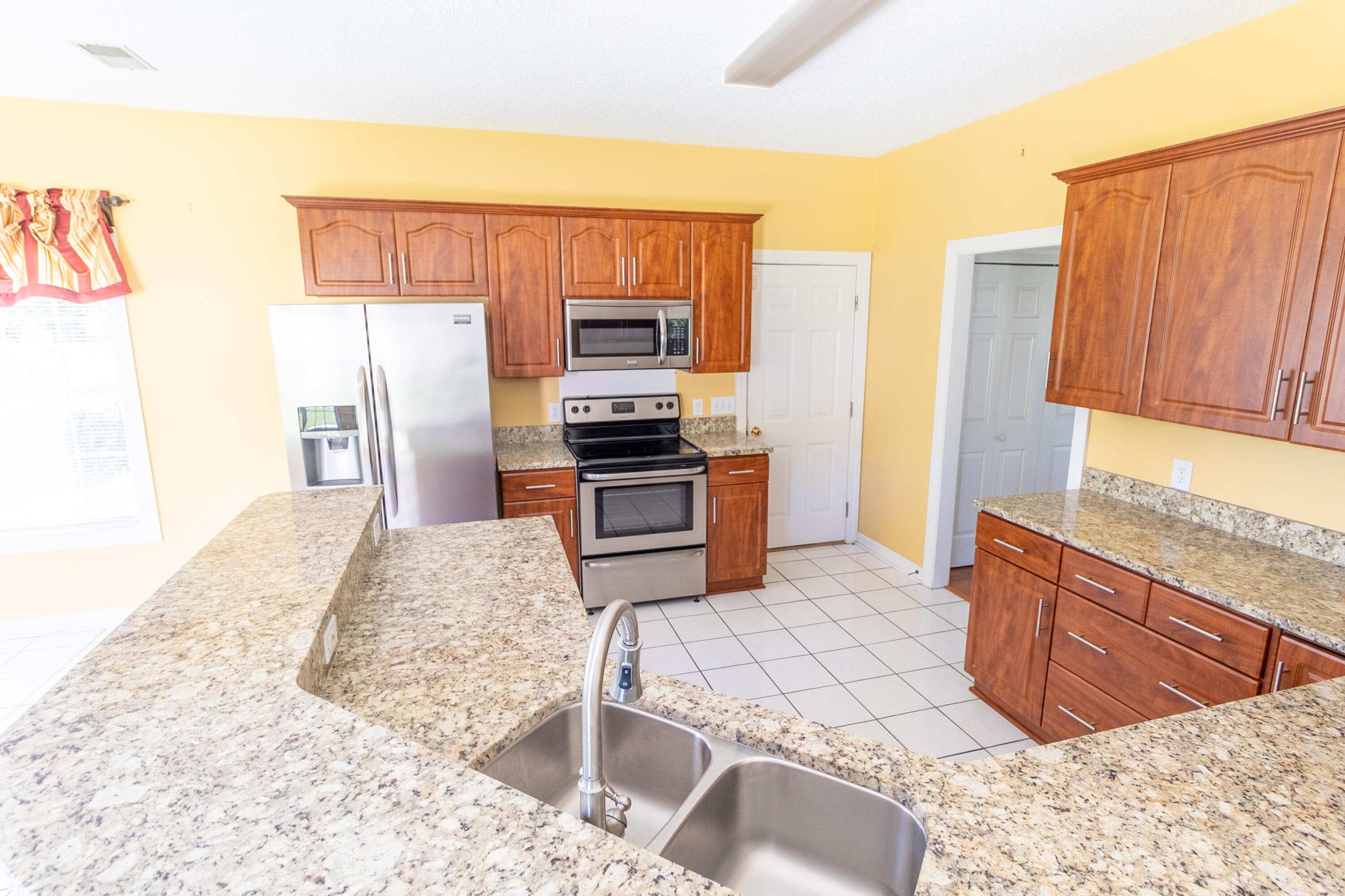 1726 Fox Ridge Court Charleston, SC 29414 - Photo 9 of 41 Kitchen