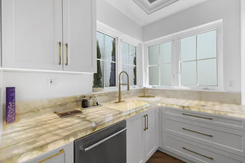 $3,850,000 | 340 East Royal Palm Road, Boca Raton, FL 33432