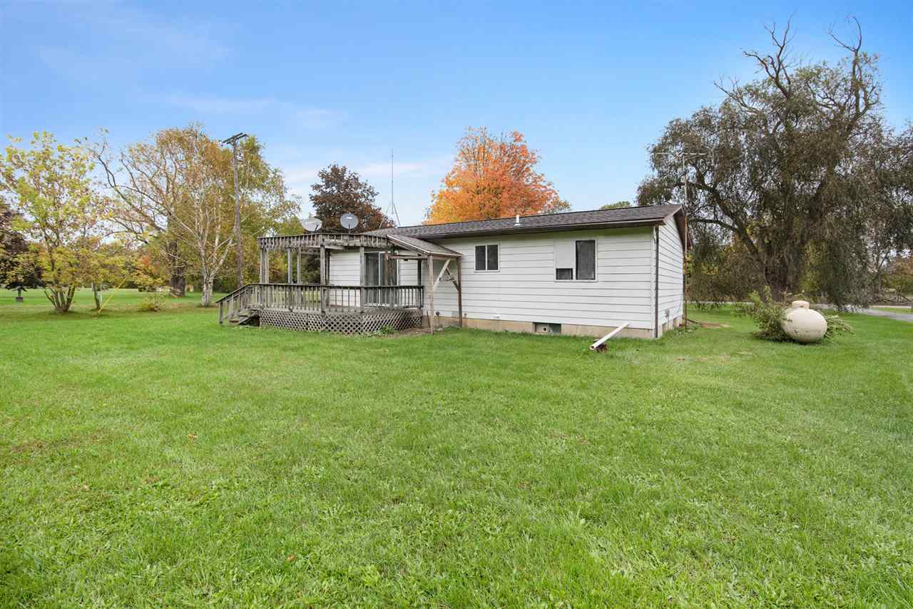 12391 North Genesee Road Clio, MI 48420 - Photo 7 of 23 31397889-6.JPG