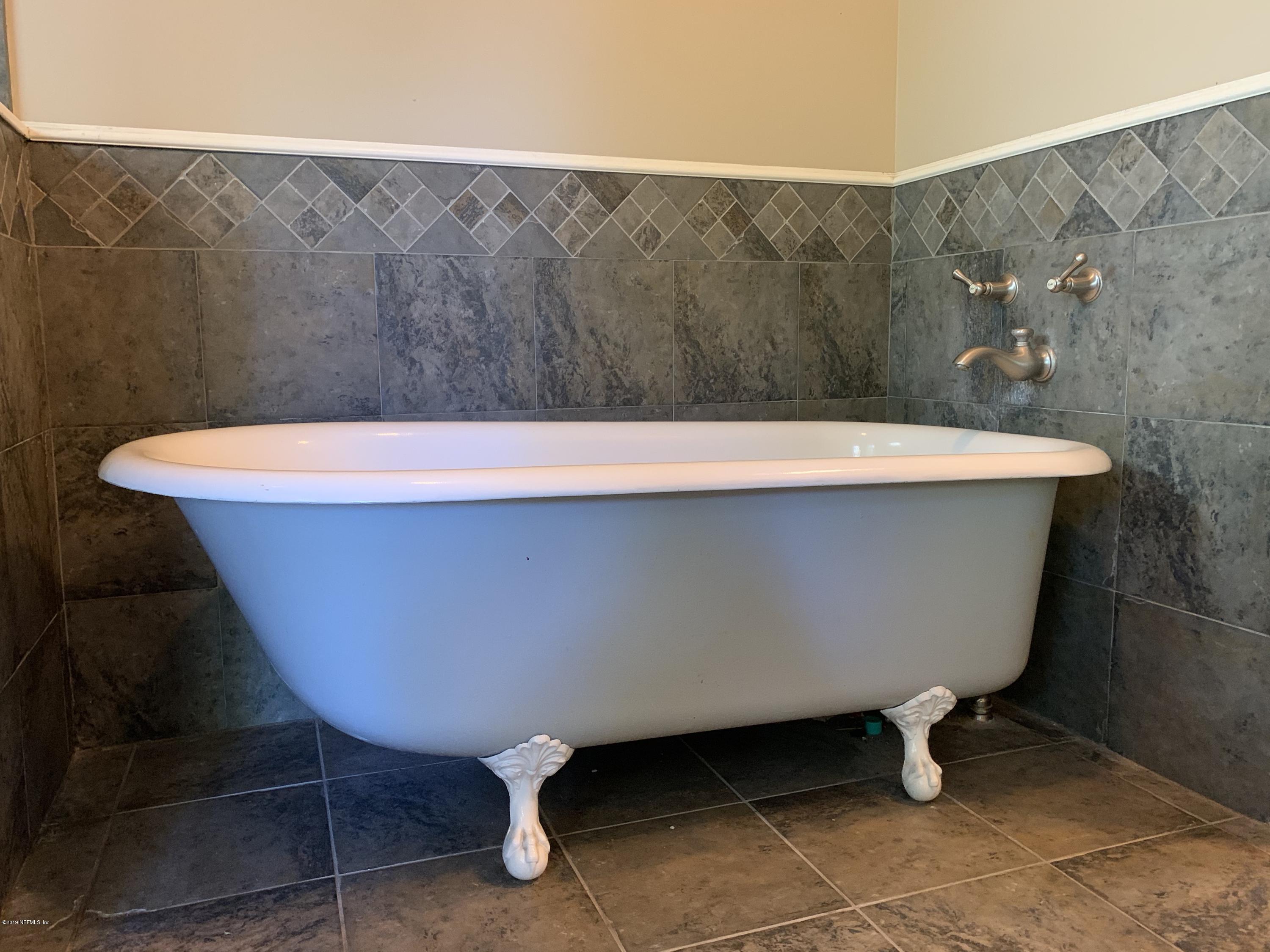 925 Seminole Road Atlantic Beach, FL 32233 - Photo 28 of 37 Cast iron tub