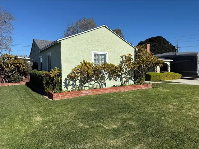a view of a house with a street view