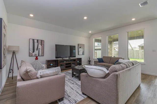 $2,300 | 18931 Eliza Crk Lane, New Caney, TX 77357