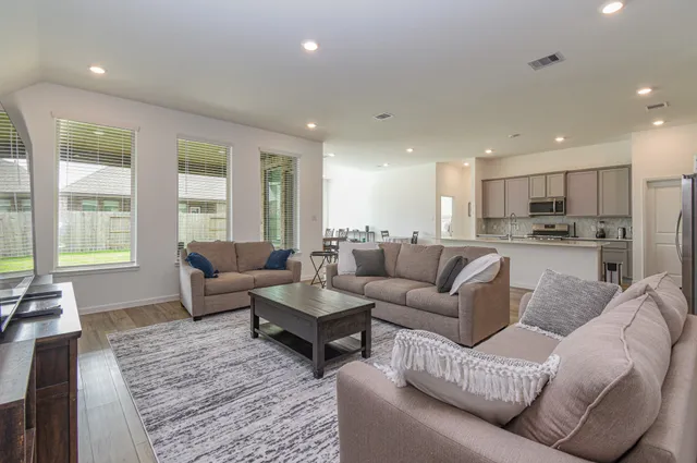 $2,300 | 18931 Eliza Crk Lane, New Caney, TX 77357