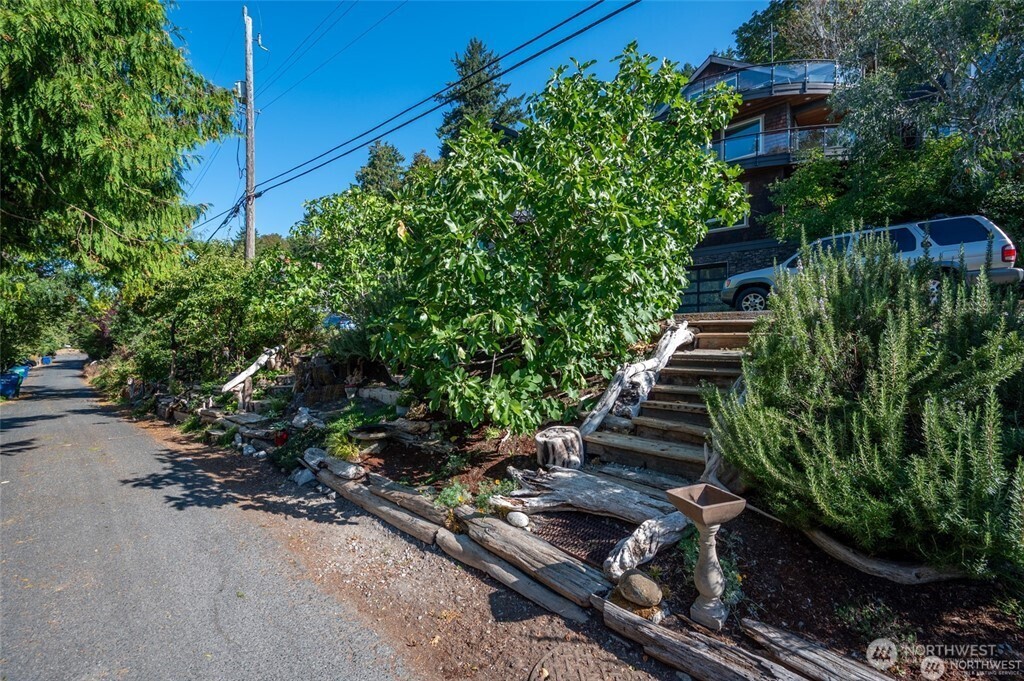 4226 Beach Drive Southwest, Unit 303 Seattle, WA 98116 - Photo 20 of 21 a backyard of a house with lots of green space