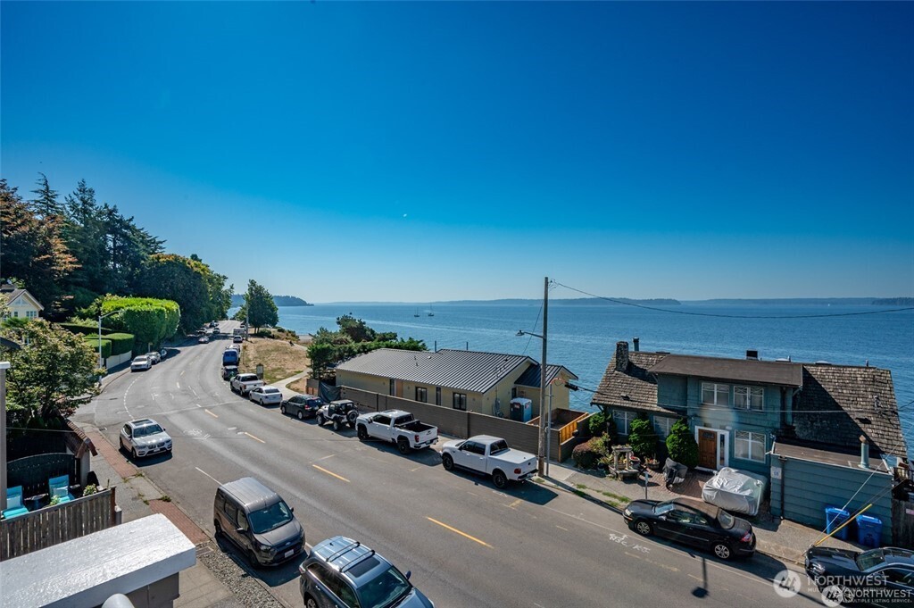4226 Beach Drive Southwest, Unit 303 Seattle, WA 98116 - Photo 4 of 21 outdoor view
