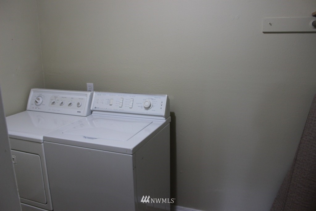 4308 Northeast Sunset Boulevard, Unit J5 Renton, WA 98059 - Photo 4 of 21 Gallery Image 4