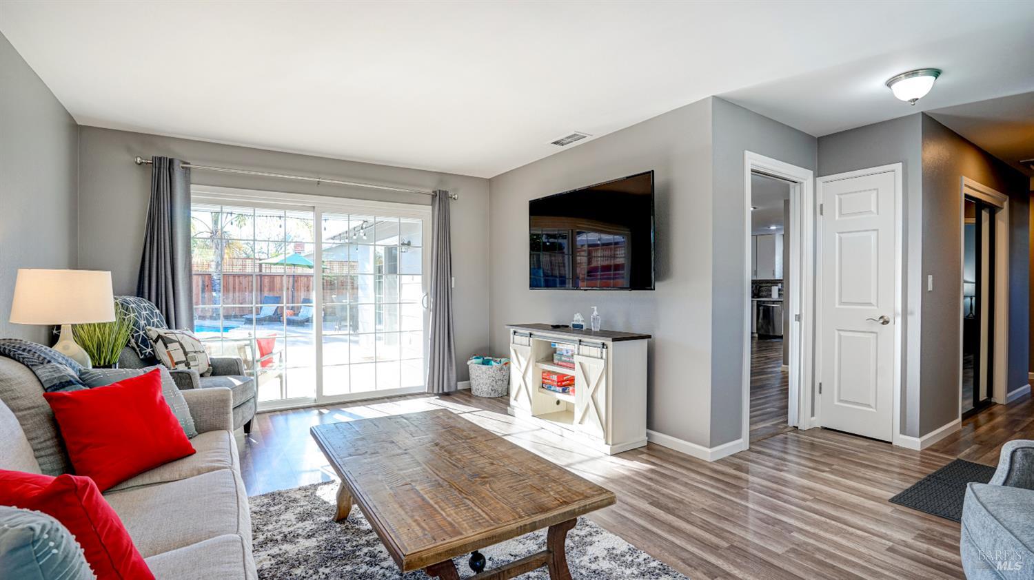 235 Grove Avenue Santa Rosa, CA 95409 - Photo 7 of 37