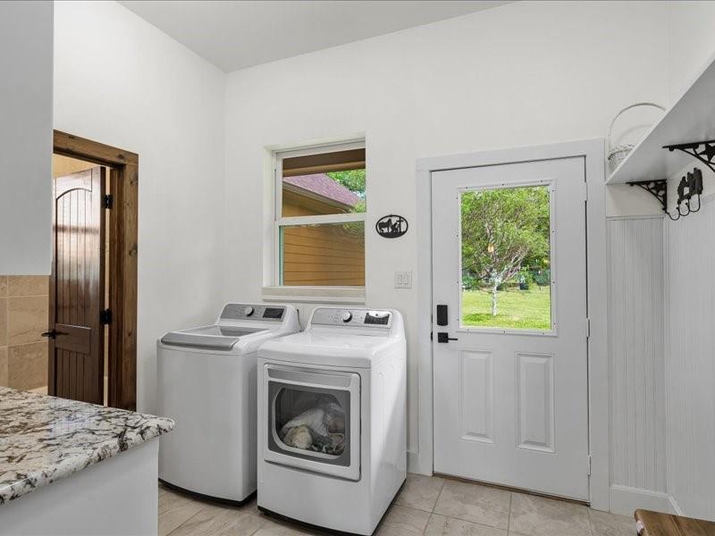 6969 Highway 198 Canton, TX 75103 - Photo 37 of 40 a utility room with dryer and washer