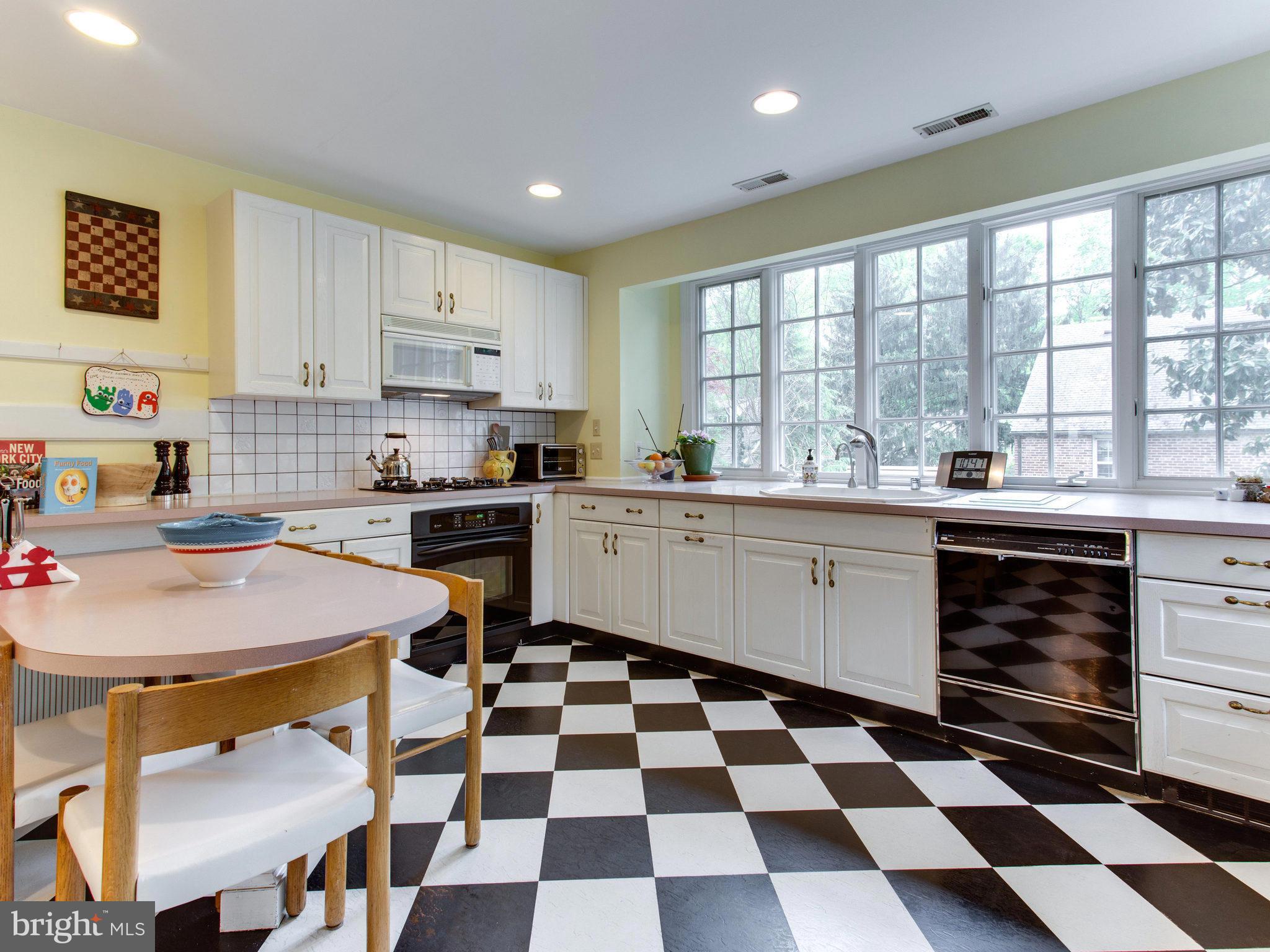 5316 Blackistone Road Bethesda, MD 20816 - Photo 12 of 25 Kitchen