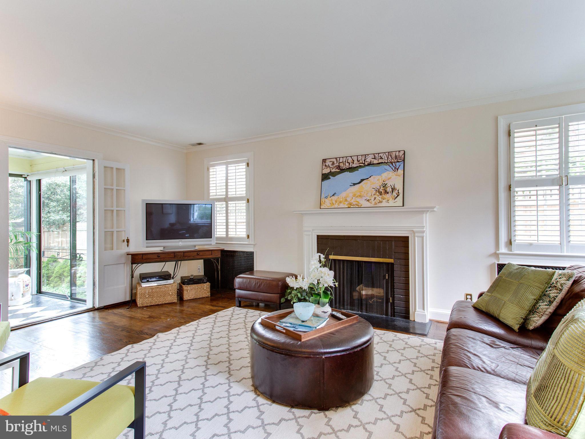5316 Blackistone Road Bethesda, MD 20816 - Photo 6 of 25 Living Room