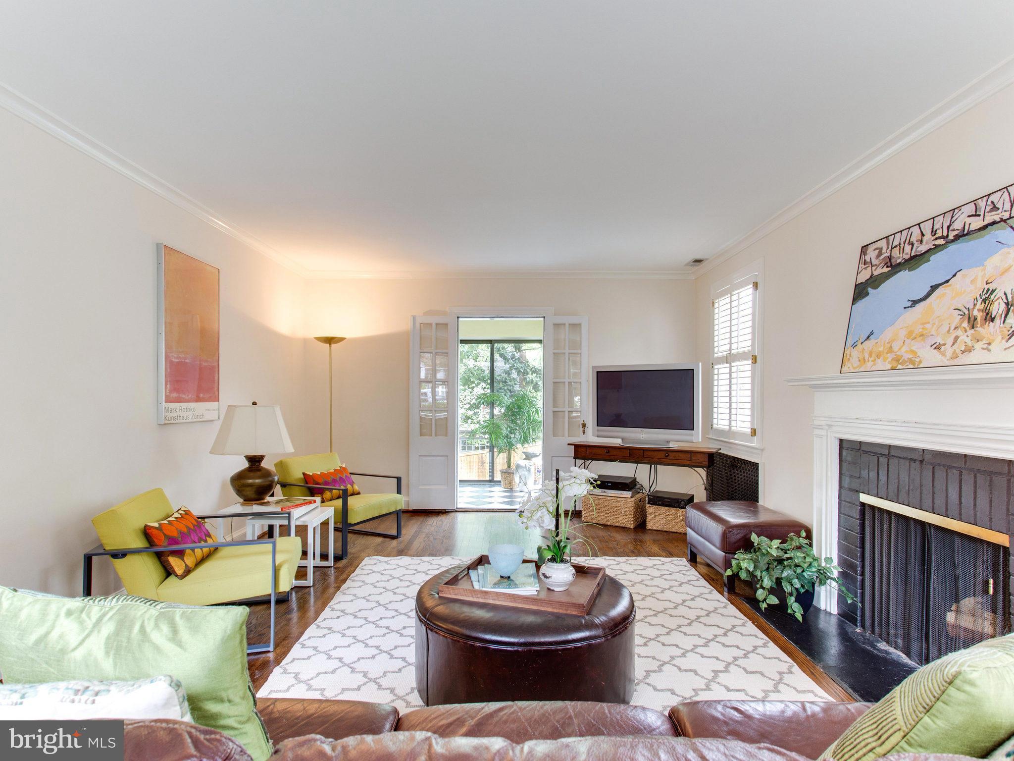 5316 Blackistone Road Bethesda, MD 20816 - Photo 7 of 25 Living Room