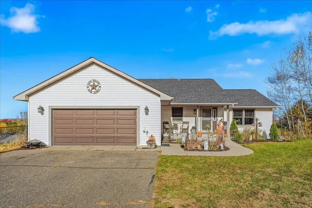 $450,000 | 1533 Hallewood Boulevard, New Richmond, WI 54017