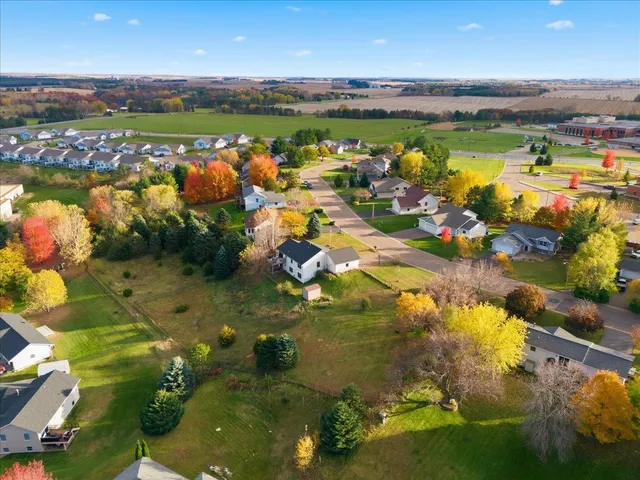 $450,000 | 1533 Hallewood Boulevard, New Richmond, WI 54017