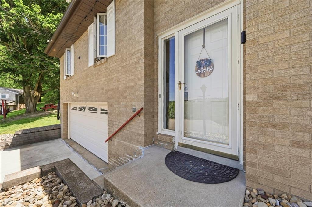 38 Lynncrest Circle Cecil, PA 15321 - Photo 4 of 42