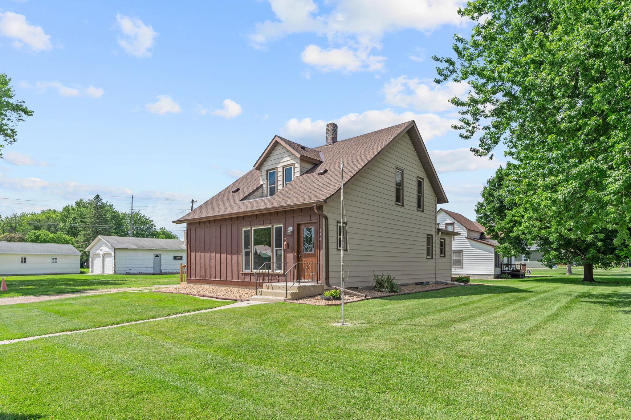 720 Fir Avenue Bird Island, MN 55310 - Photo 6 of 55