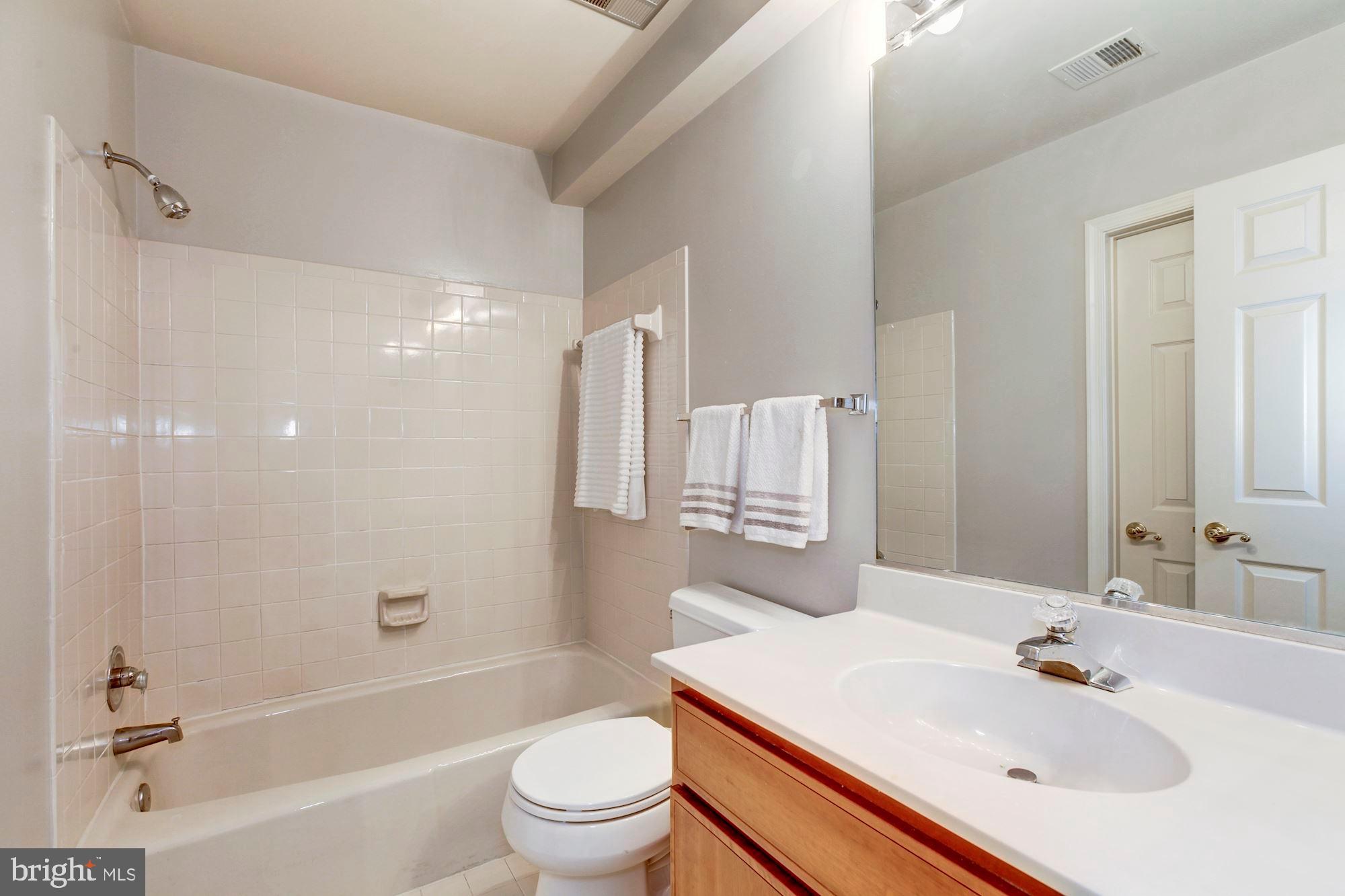 11137 Willowbrook Drive Potomac, MD 20854 - Photo 28 of 40 Upstairs Bathroom #2