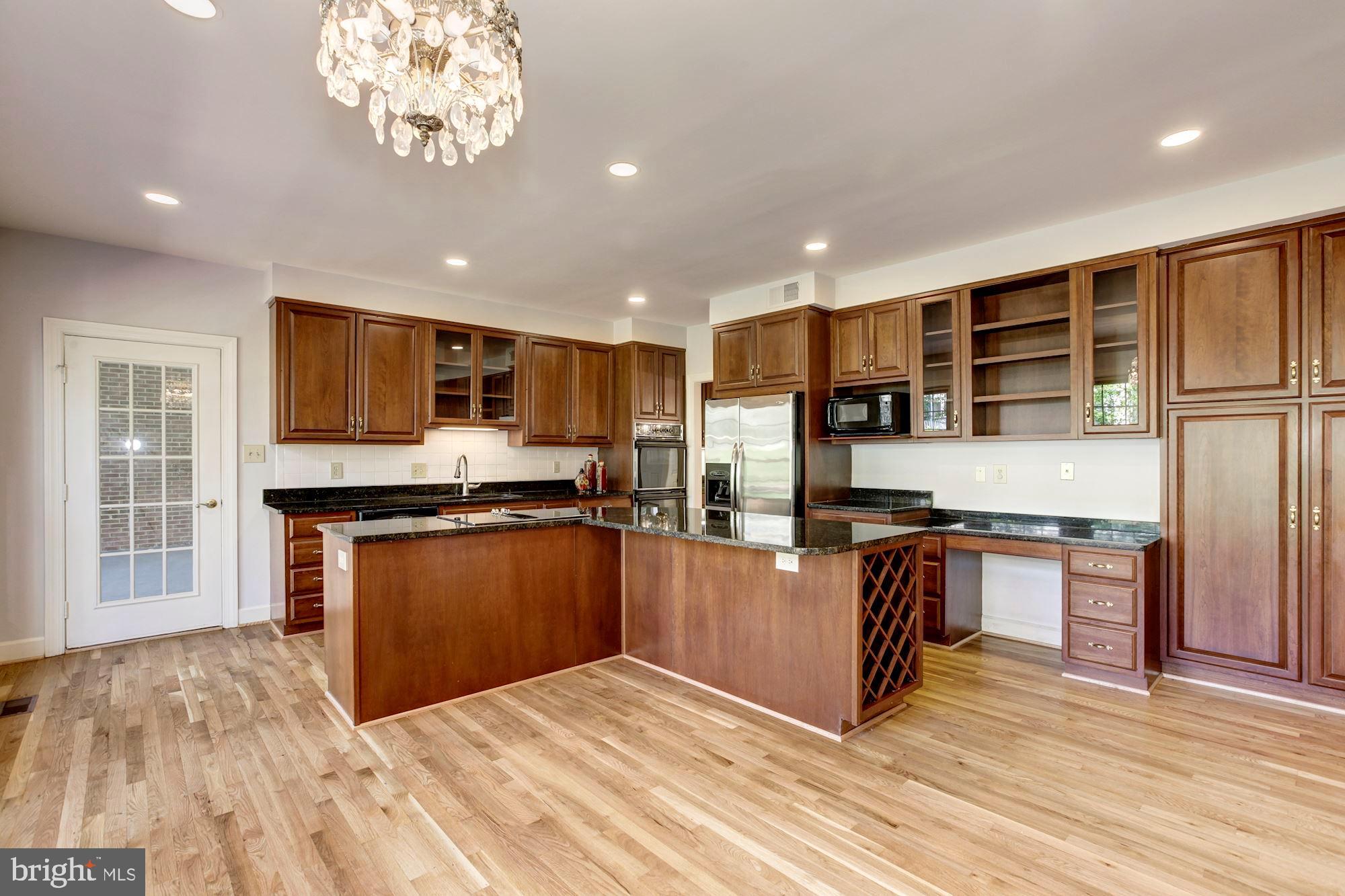 11137 Willowbrook Drive Potomac, MD 20854 - Photo 6 of 40