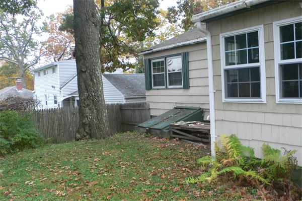 243 Shawmut Street Springfield, MA 01108 - Photo 8 of 9