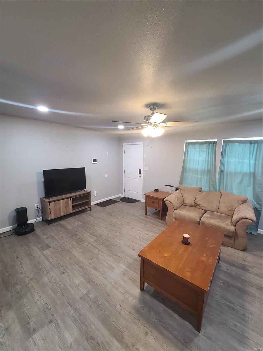 425 Sinclair Avenue South Roxana, IL 62087 - Photo 3 of 15 Gallery Image 3