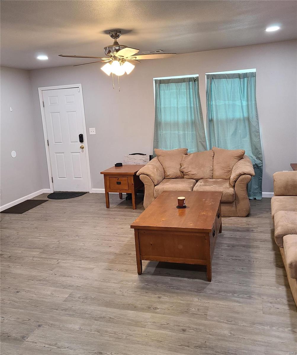 425 Sinclair Avenue South Roxana, IL 62087 - Photo 4 of 15 Gallery Image 4
