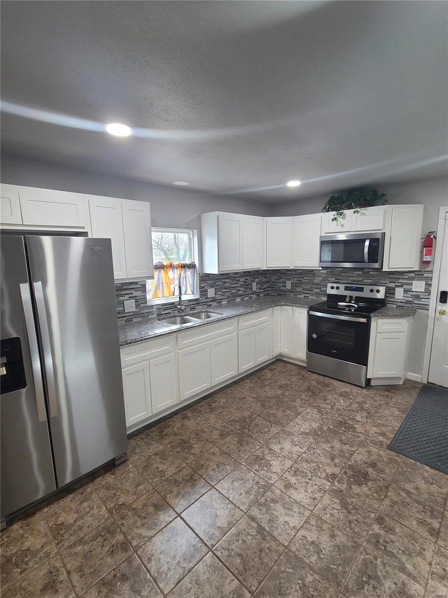 425 Sinclair Avenue South Roxana, IL 62087 - Photo 6 of 15 Gallery Image 6