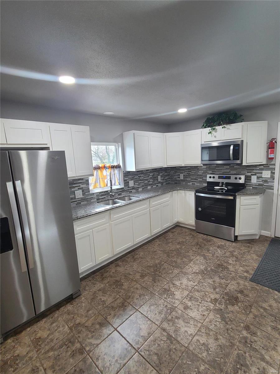 425 Sinclair Avenue South Roxana, IL 62087 - Photo 7 of 15 Gallery Image 7
