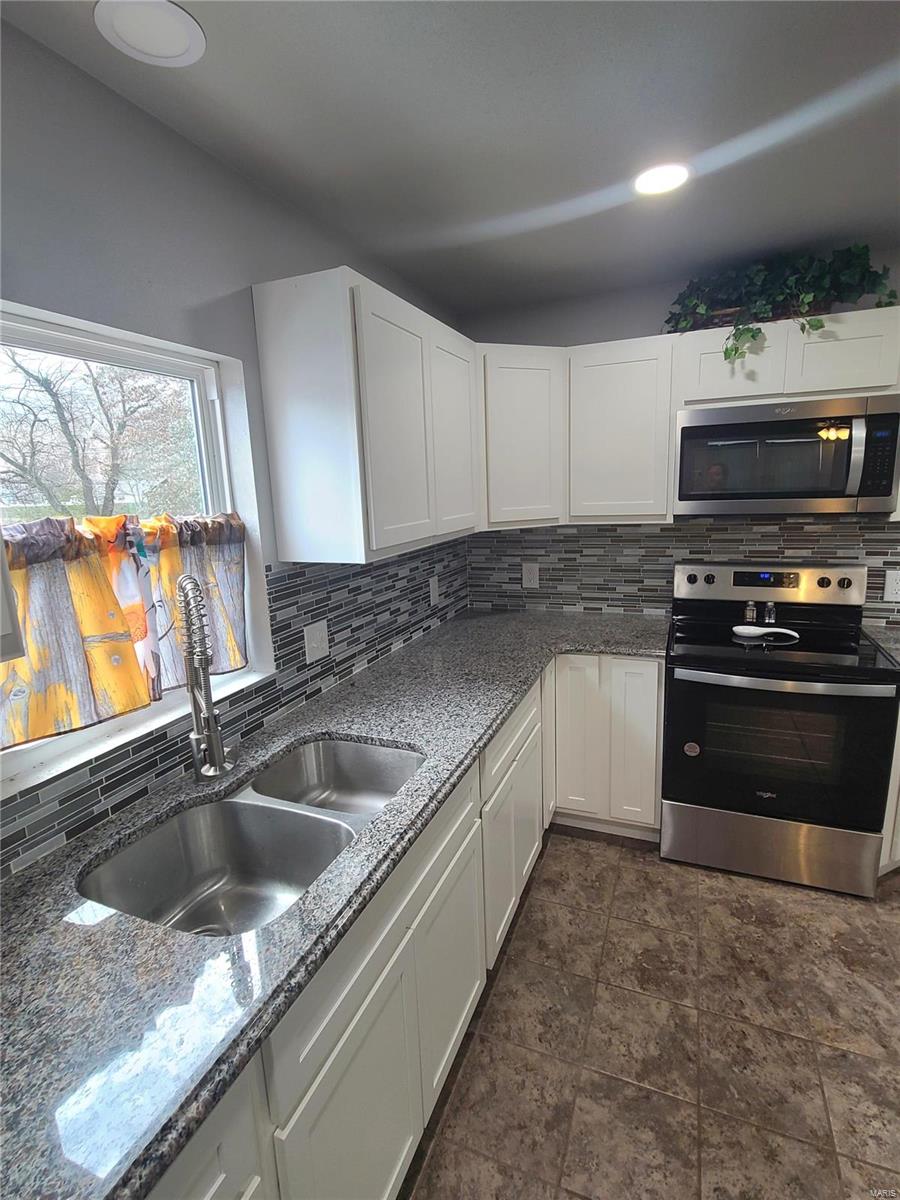 425 Sinclair Avenue South Roxana, IL 62087 - Photo 8 of 15 Gallery Image 8