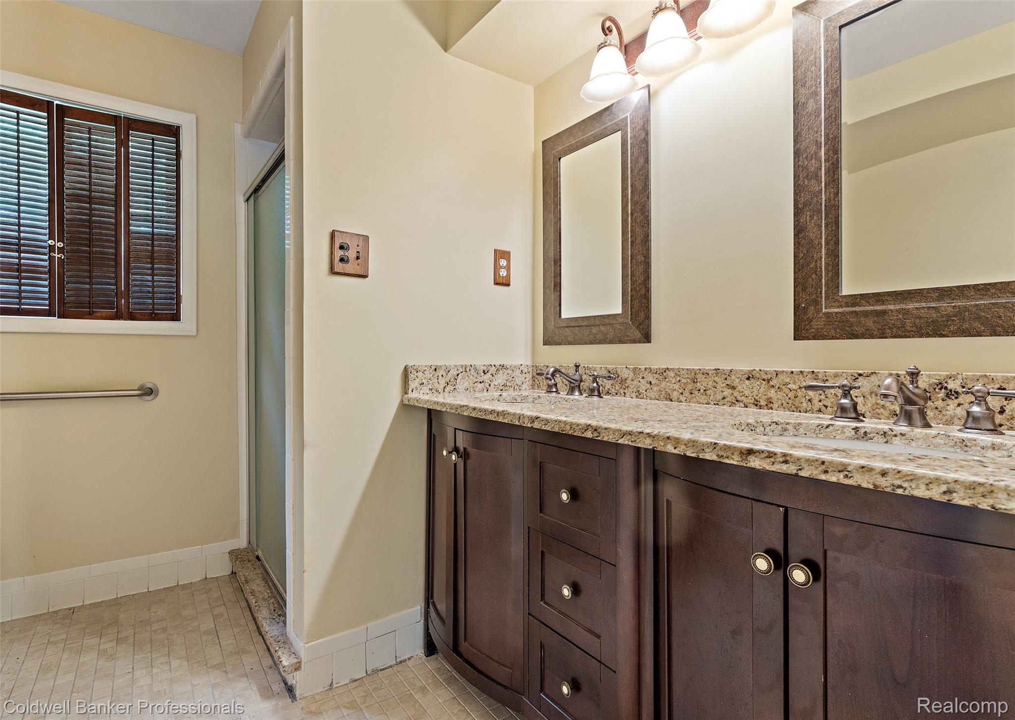 1108 Portsmouth Road Rochester, MI 48309 - Photo 15 of 18 1108 Portsmouth-16.jpg